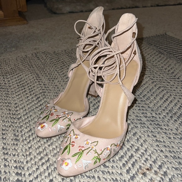 Forever 21 Embroidered Floral Heels - Picture 1 of 2